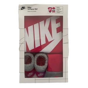 Nike Newborn 3 Piece Set (0-6months)-pink/white